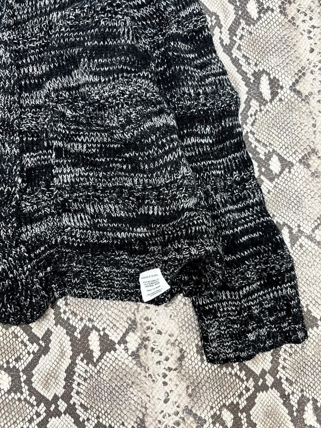“Moussy” Black&Grey Knit Cardigan 상품이미지3