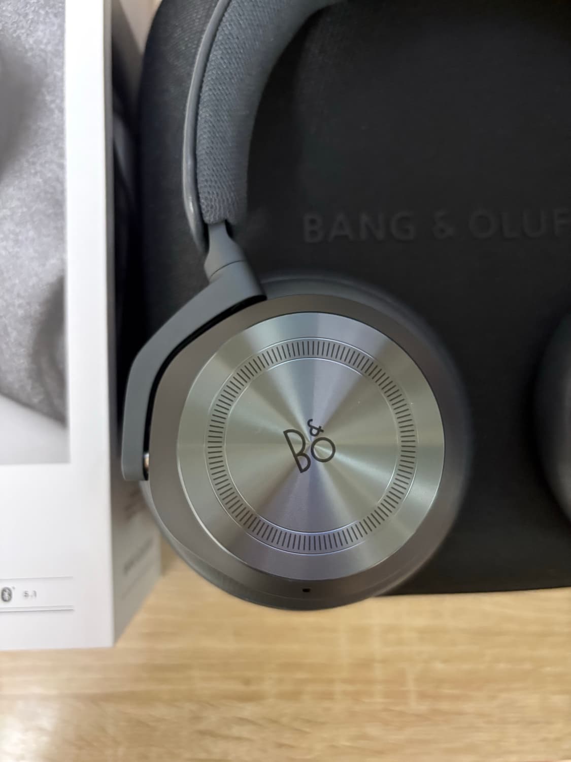 뱅앤올룹슨 Beoplay HX 블랙 풀박스 상품이미지2