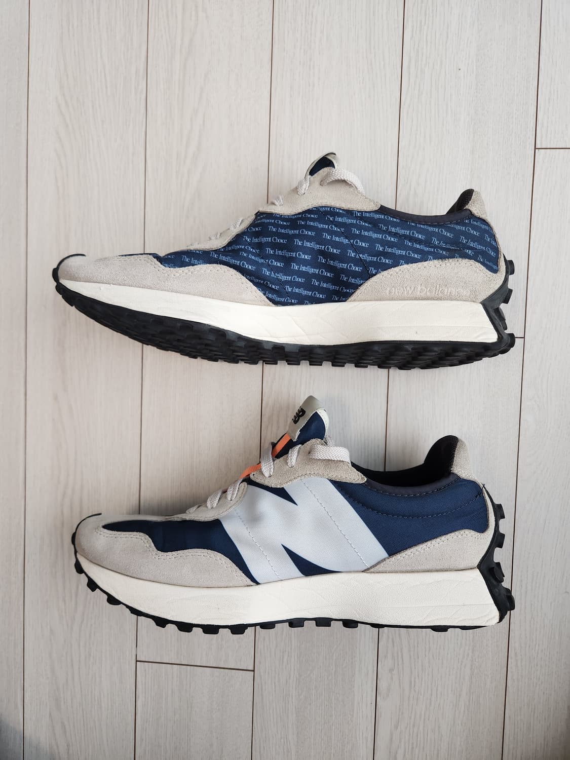 뉴발란스 운동화 327 네이비/그레이 사이즈270

사용감 외에 오염(생 상품이미지4