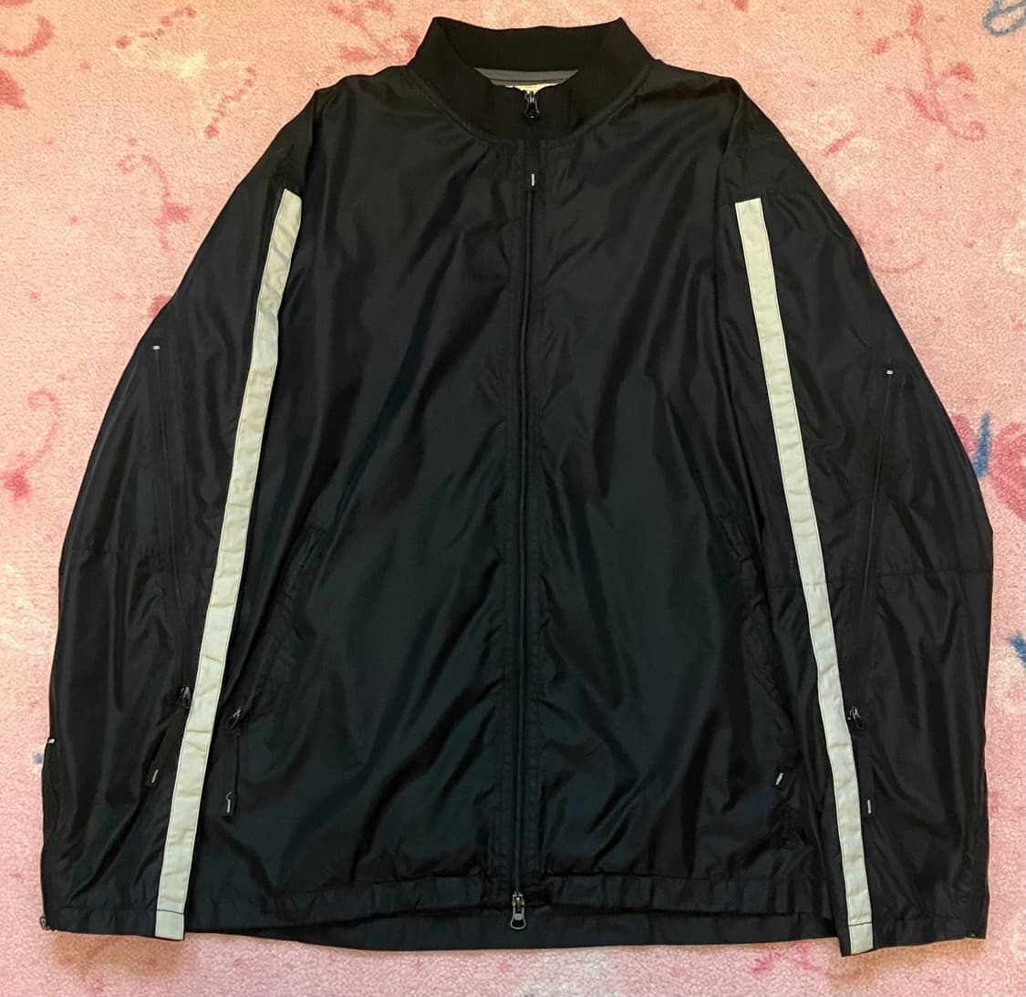 Side detail black nylon jacket 상품이미지1