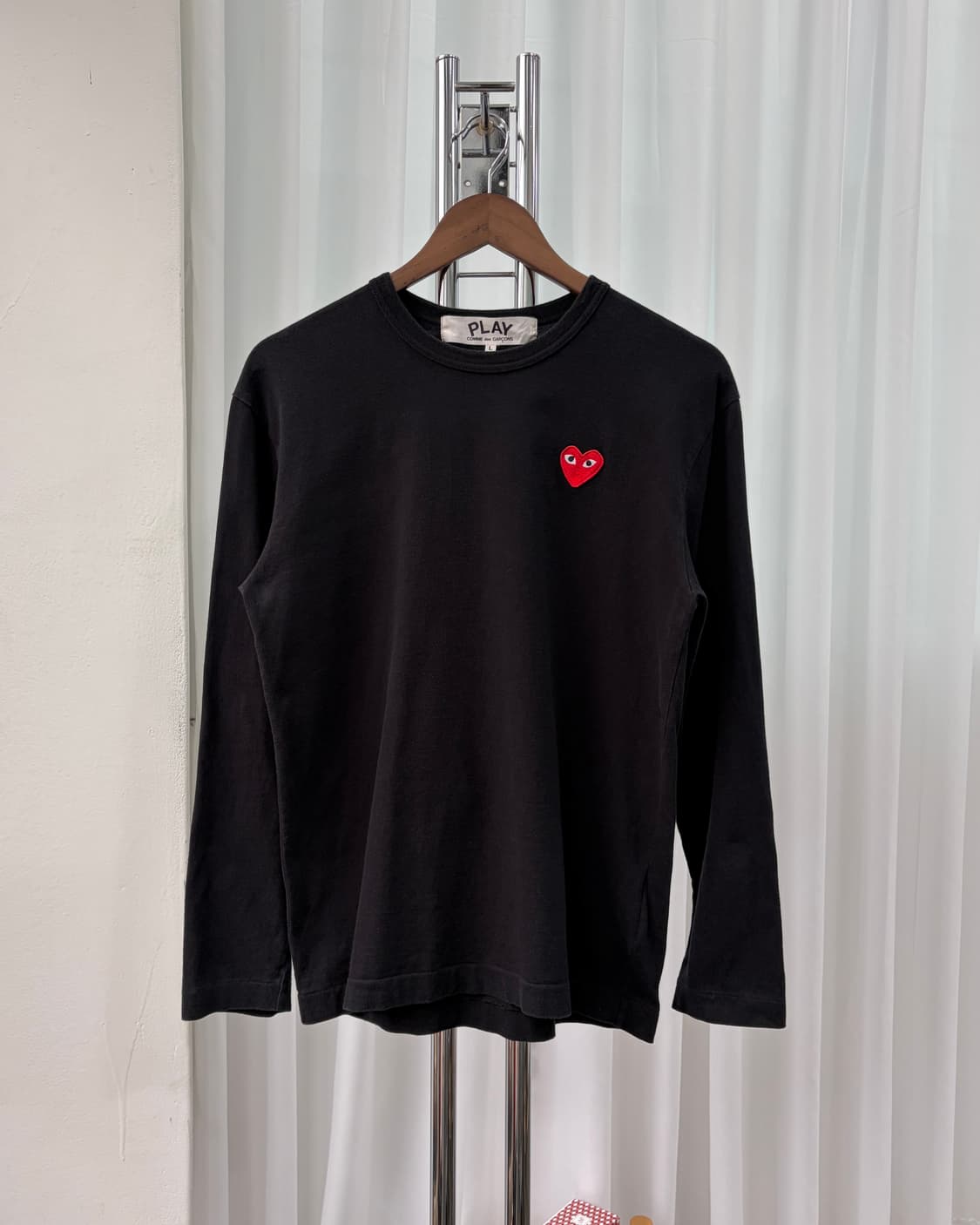 [L]꼼데가르송 플레이 레드 와펜 롱 슬리브 상품이미지3