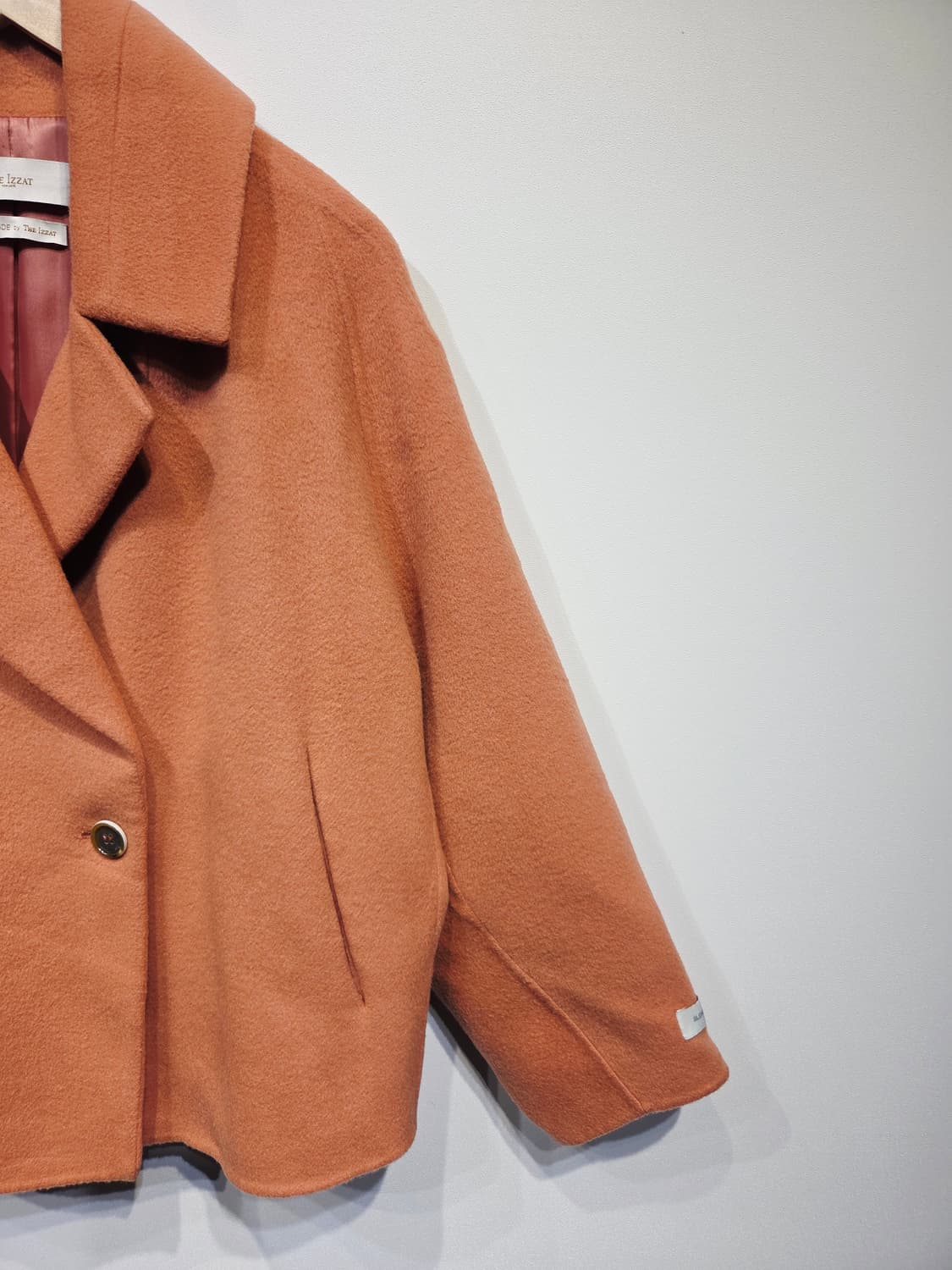 더아이잗(TheIzzat) 코랄 오버핏 캐시미어 숏코트_55 상품이미지4