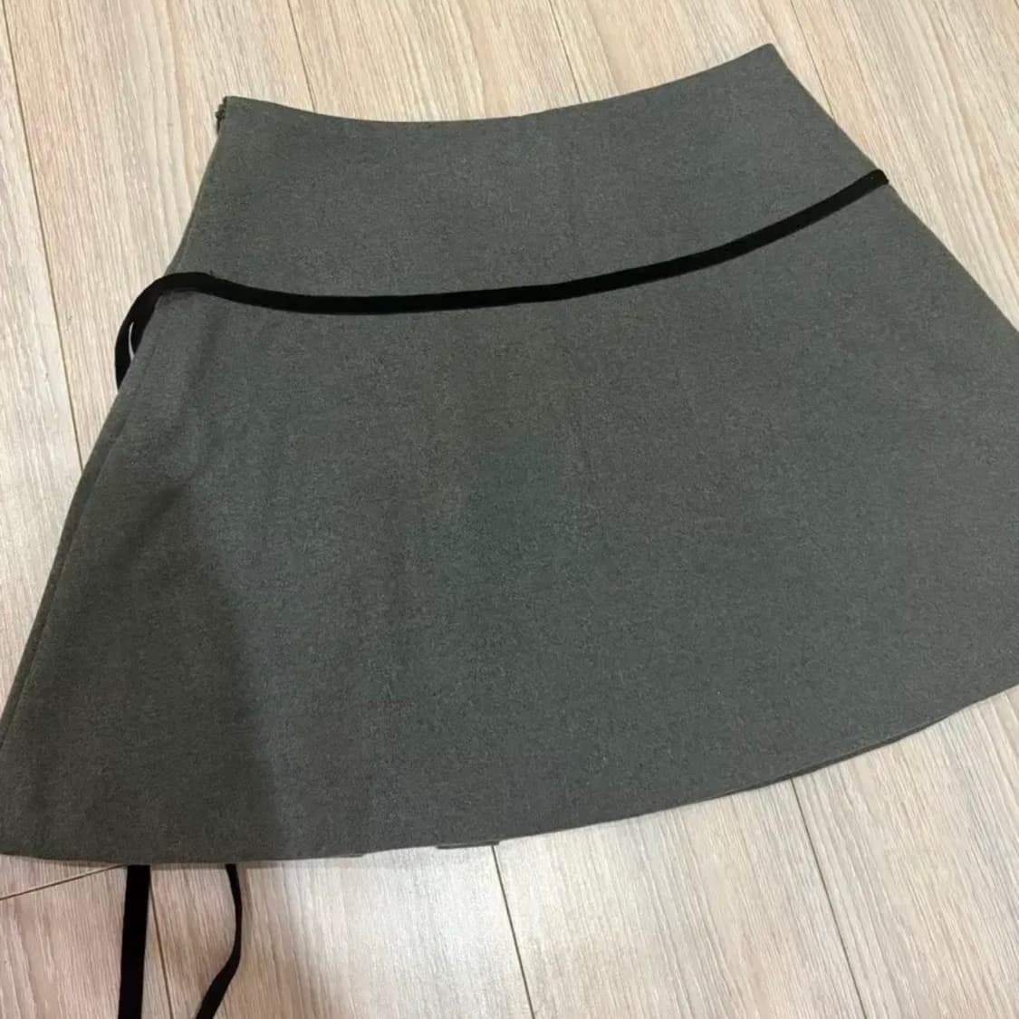 레터프롬문 미닛 ‎리본 플리츠 스커트 그레이 상품이미지5