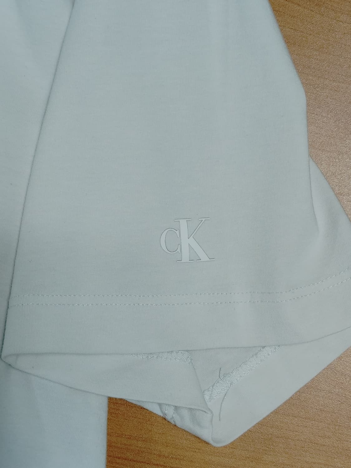 Calvin Klein 캘빈클라인 화이트  스판 반팔라운드티 상품이미지4