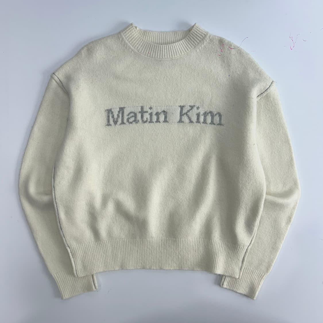 Matin kim  마땡킴 그레이로고 아이보리 니트 상품이미지3