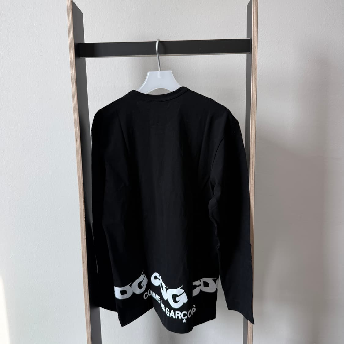 꼼데가르송 CDG WAVY 백 로고 롱슬리브 2컬러 상품이미지6