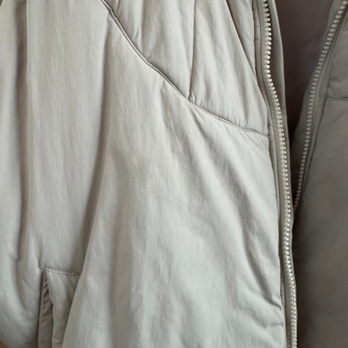 미스치프 롬버스 팀 다운 자켓 베이지  상품이미지4