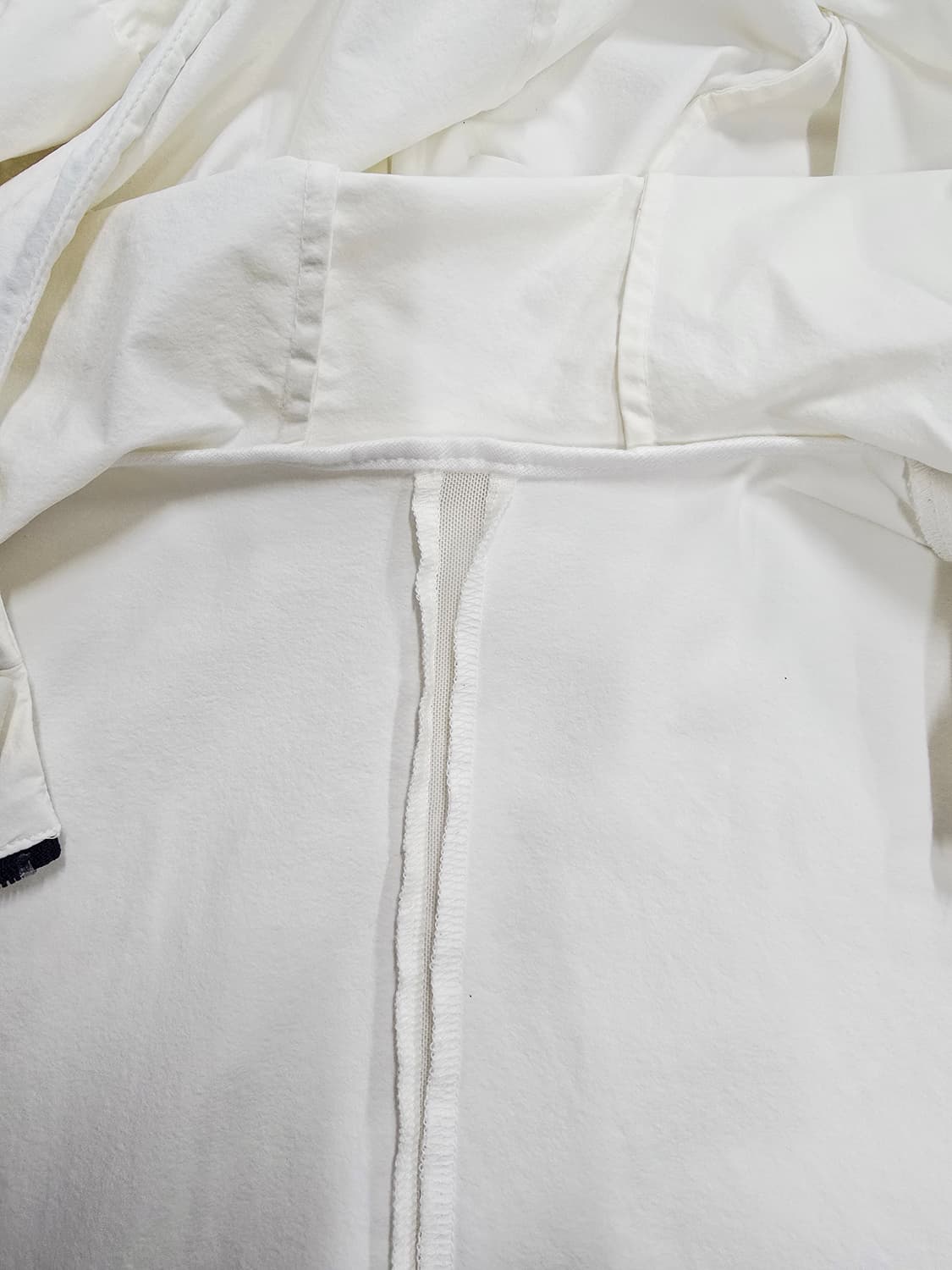 데상트 여성용 화이트 후드 바람막이 상품이미지9