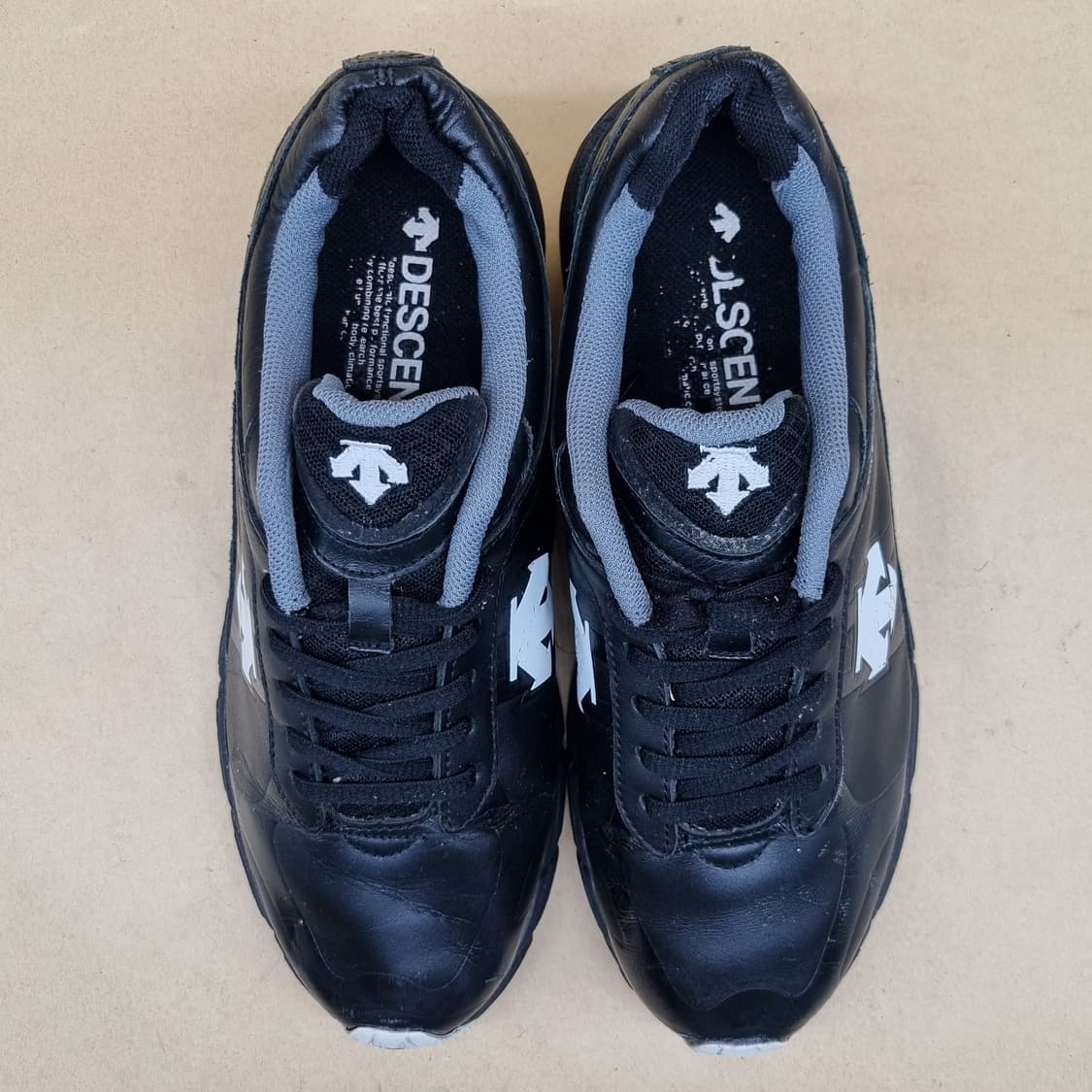 데상트 애슬레틱 블랙 운동화245 상품이미지2
