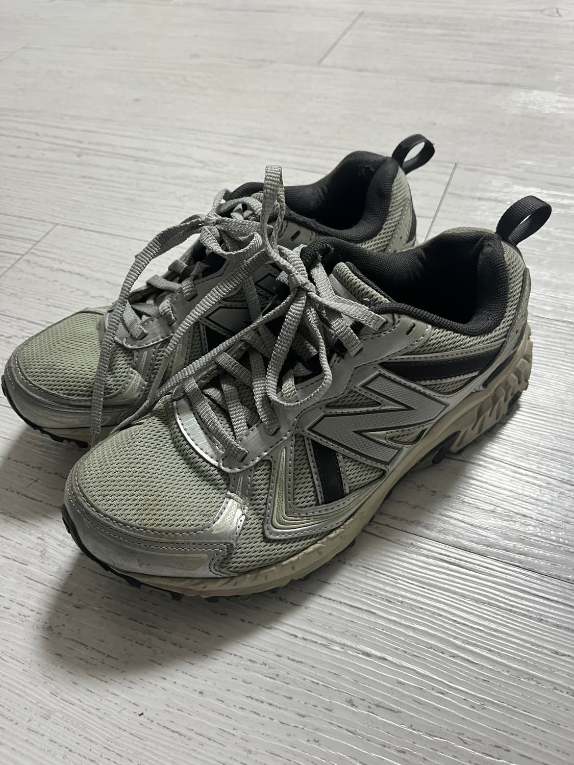 뉴발란스 410v5 실버 - 2E 와이드 상품이미지1