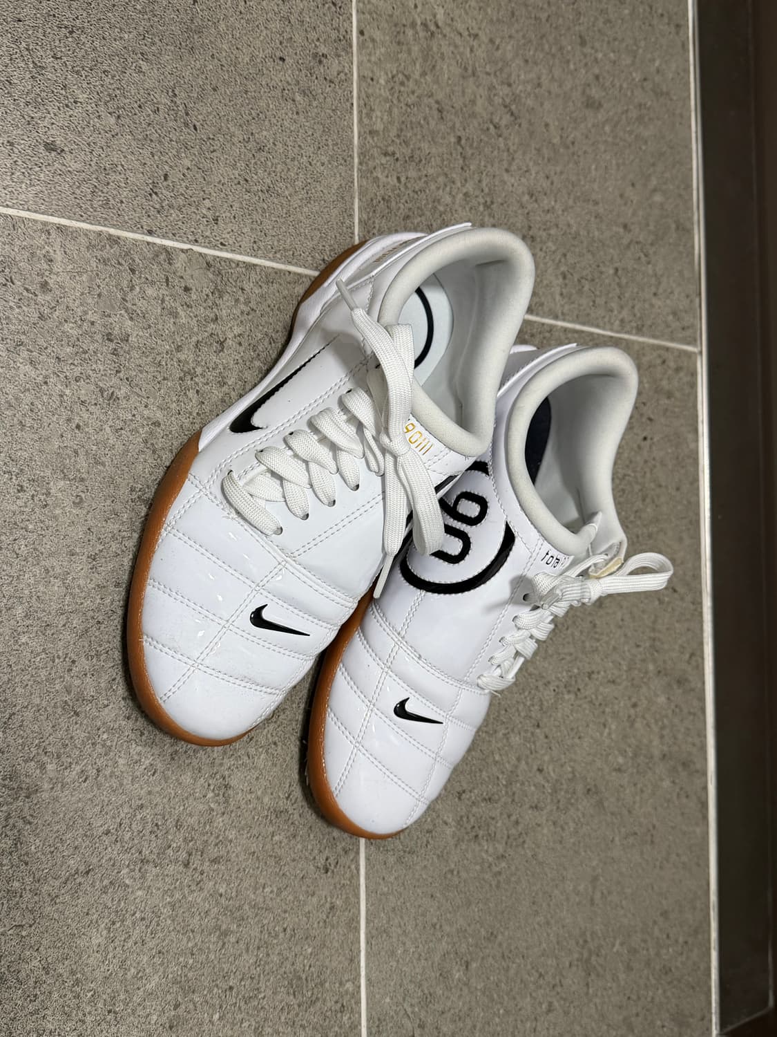 나이키 토탈90 메탈릭화이트 상품이미지1