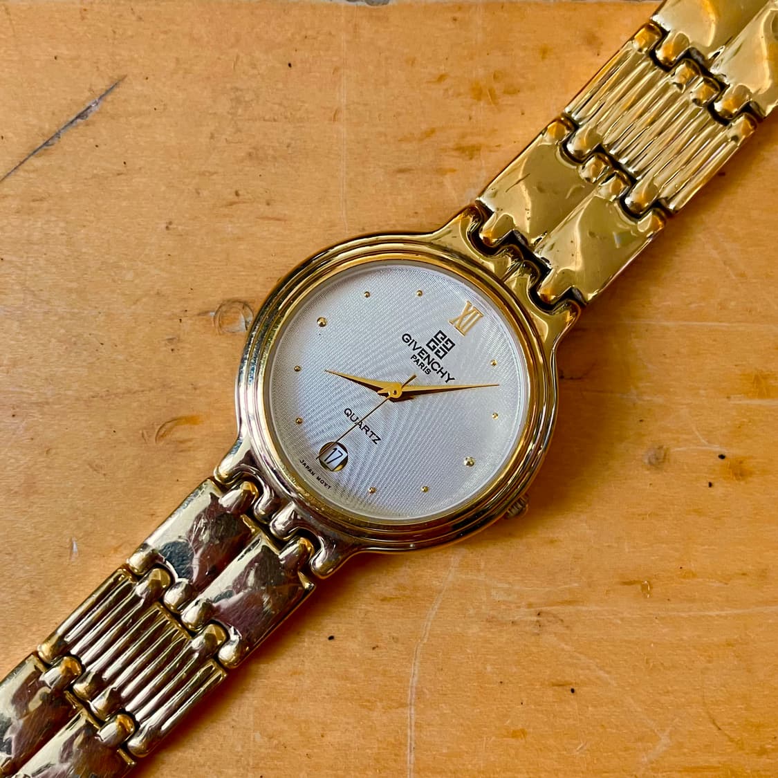 Givenchy 지방시 골드 트라이벌 빈티지 메탈 쿼츠 시계  상품이미지1