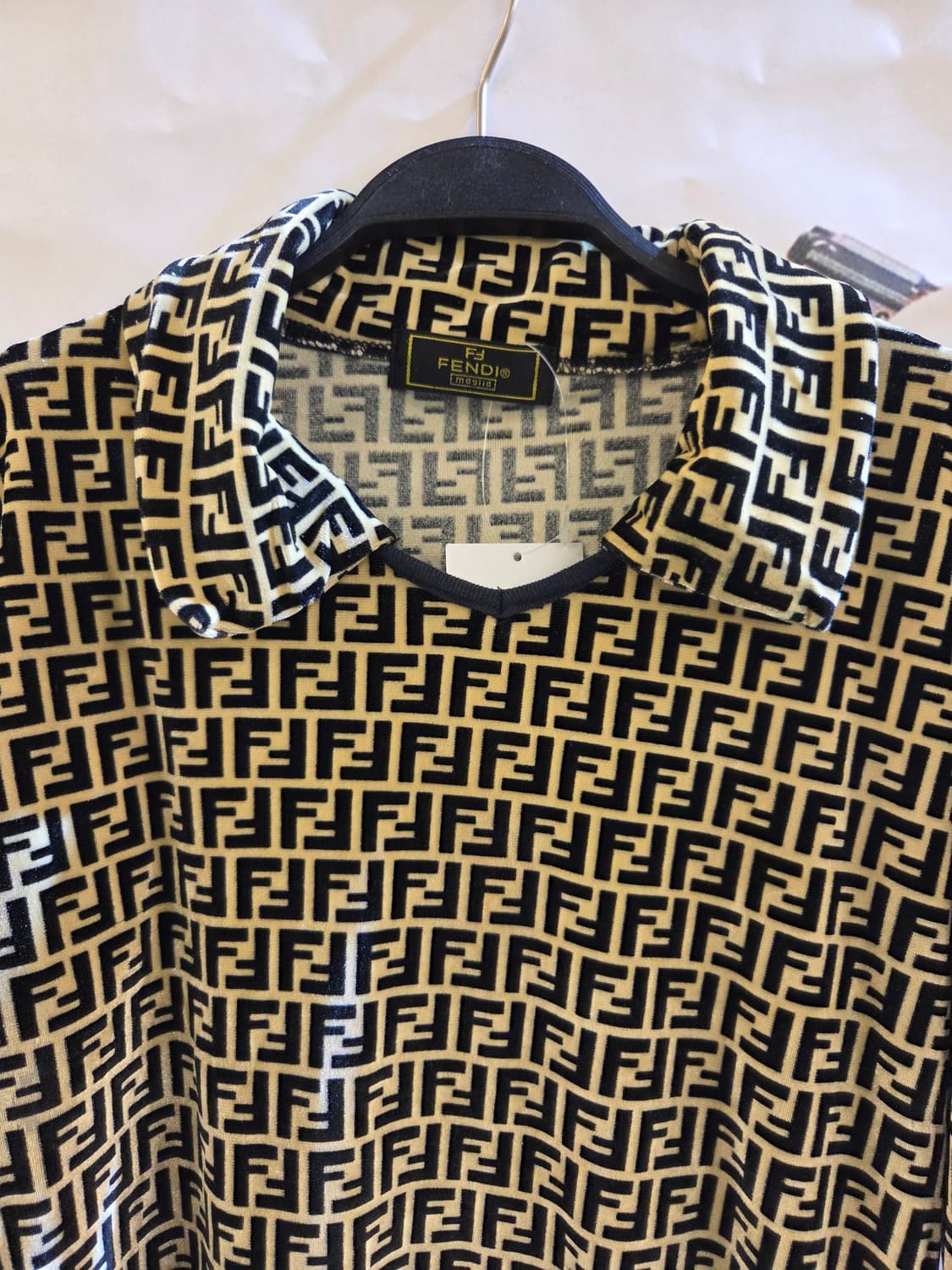 FENDI 펜디 주카패턴 브리넥 롱슬리브💯 상품이미지2
