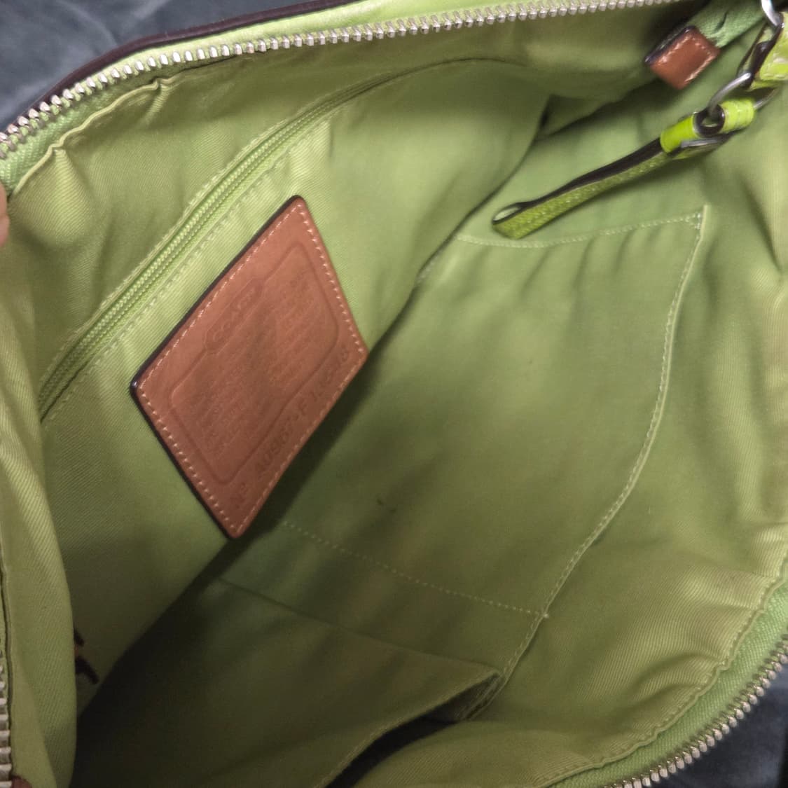 코치 시그니처그린숄더백 상품이미지7