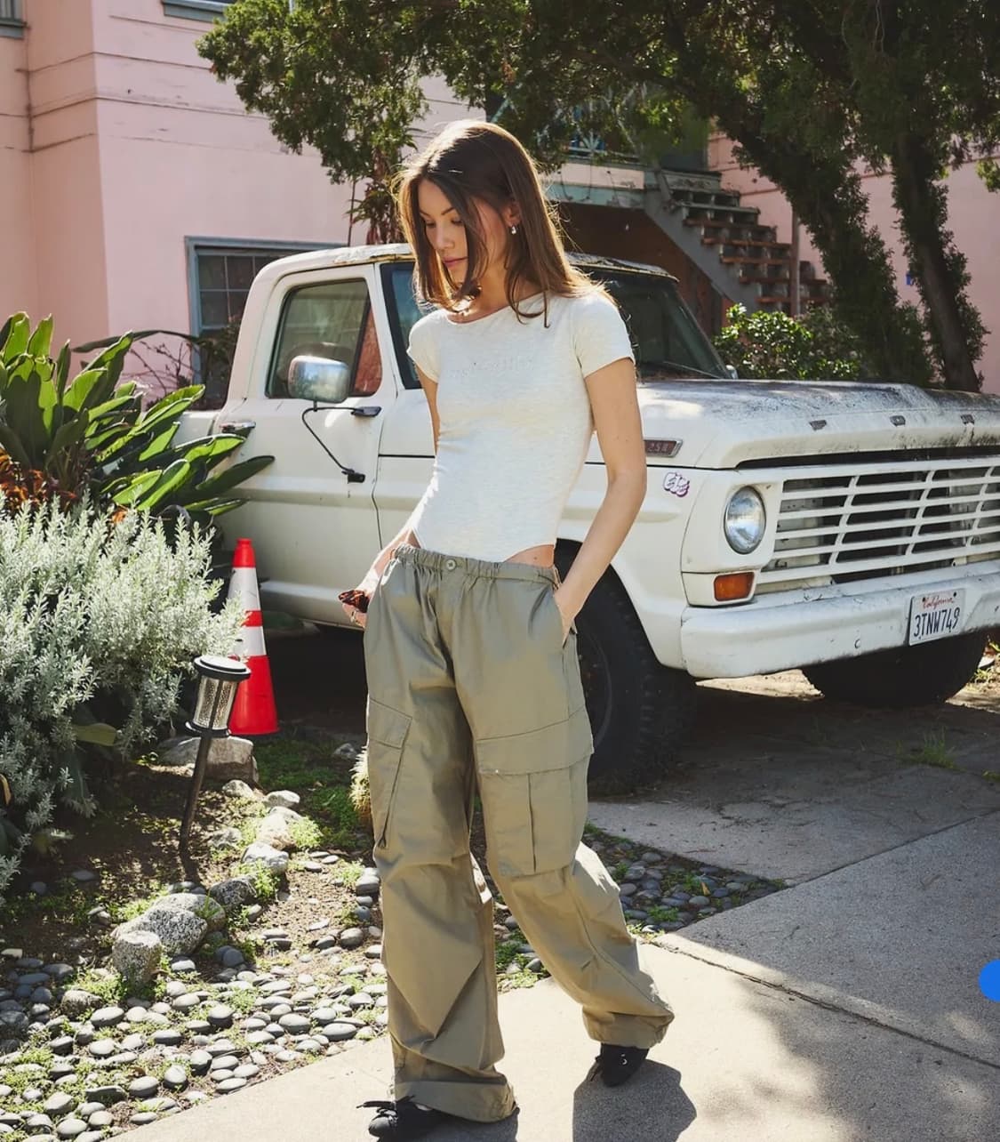 에즈이프캘리 PARACHUTE CARGO PANTS KHAKI 상품이미지1
