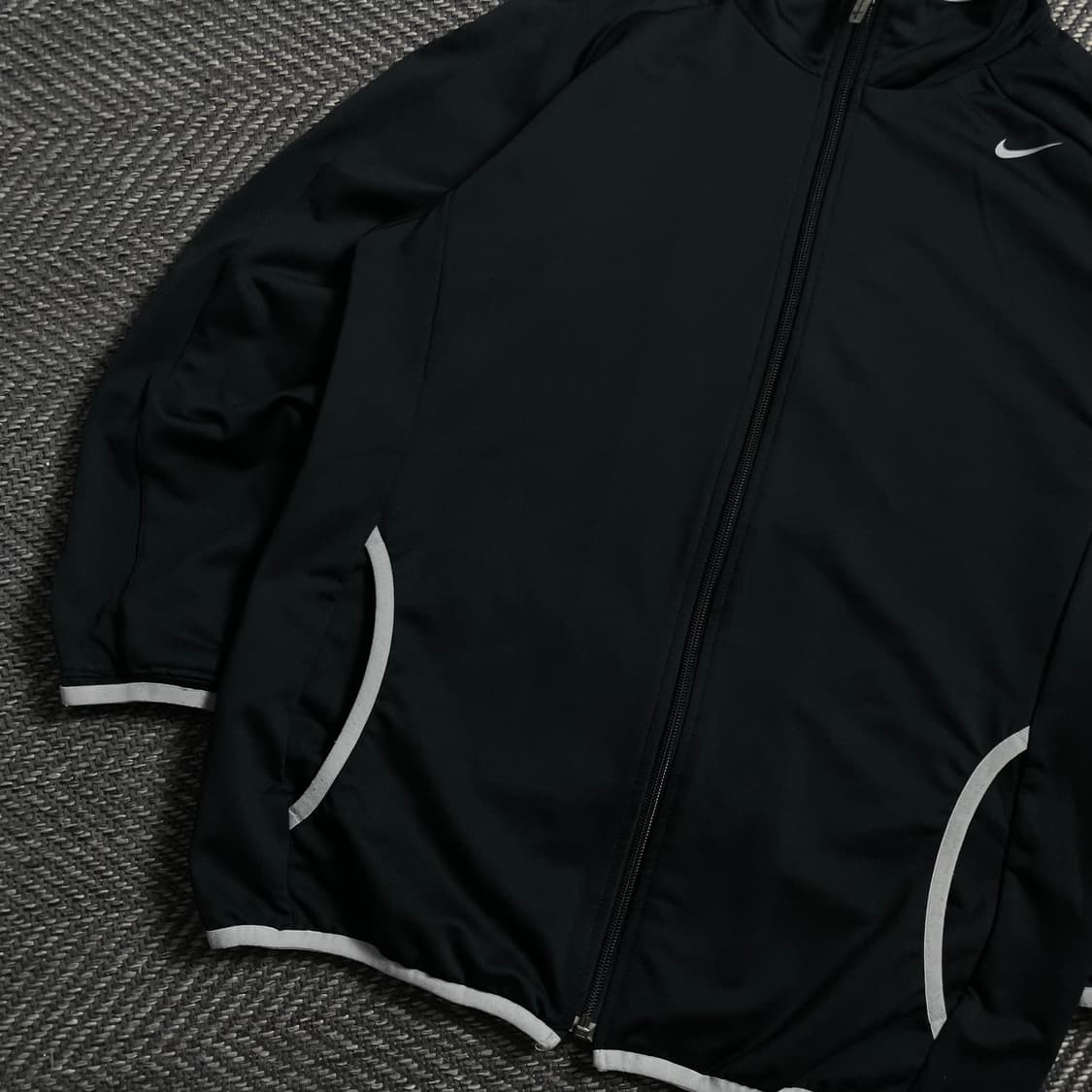 나이키 드라이핏 스우시로고 블랙 올드스쿨 트레이닝 자켓o 4575 상품이미지3