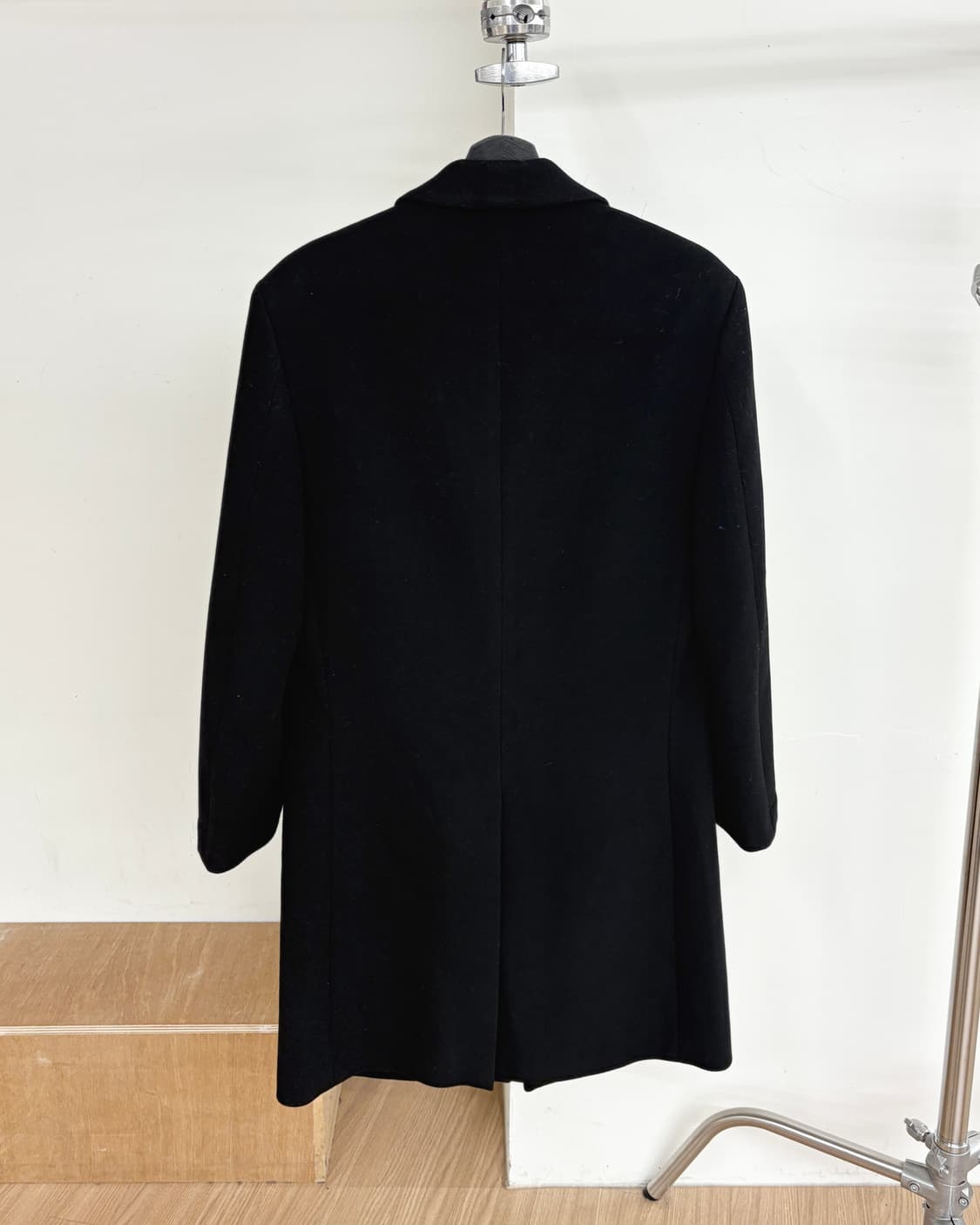 베르사체 클래식 블랙 히든버튼 폴리 코트 상품이미지6