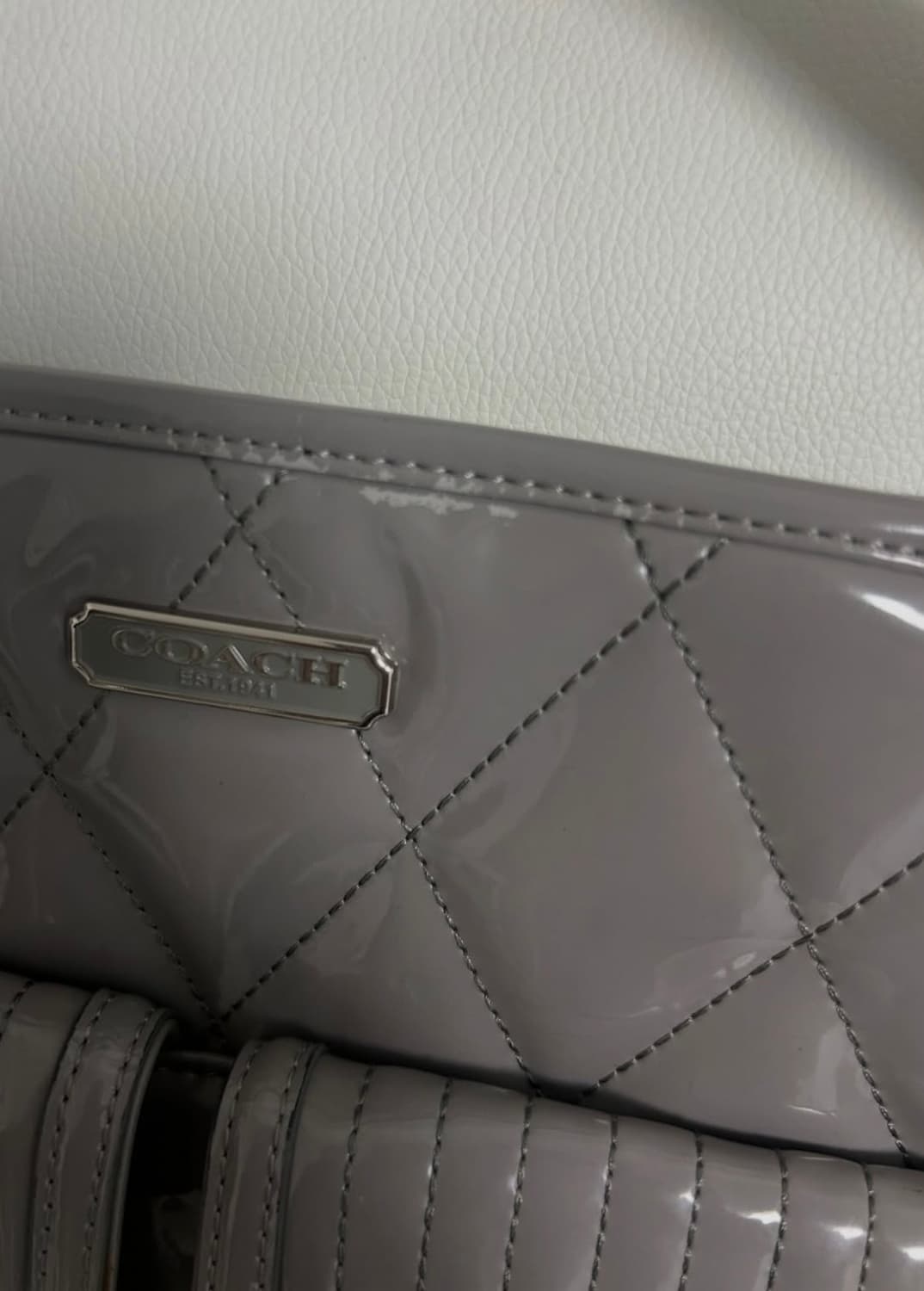 ⭐️🧚🏻‍♀️레어))Coach 그레이 에나멜 숄더백 상품이미지2