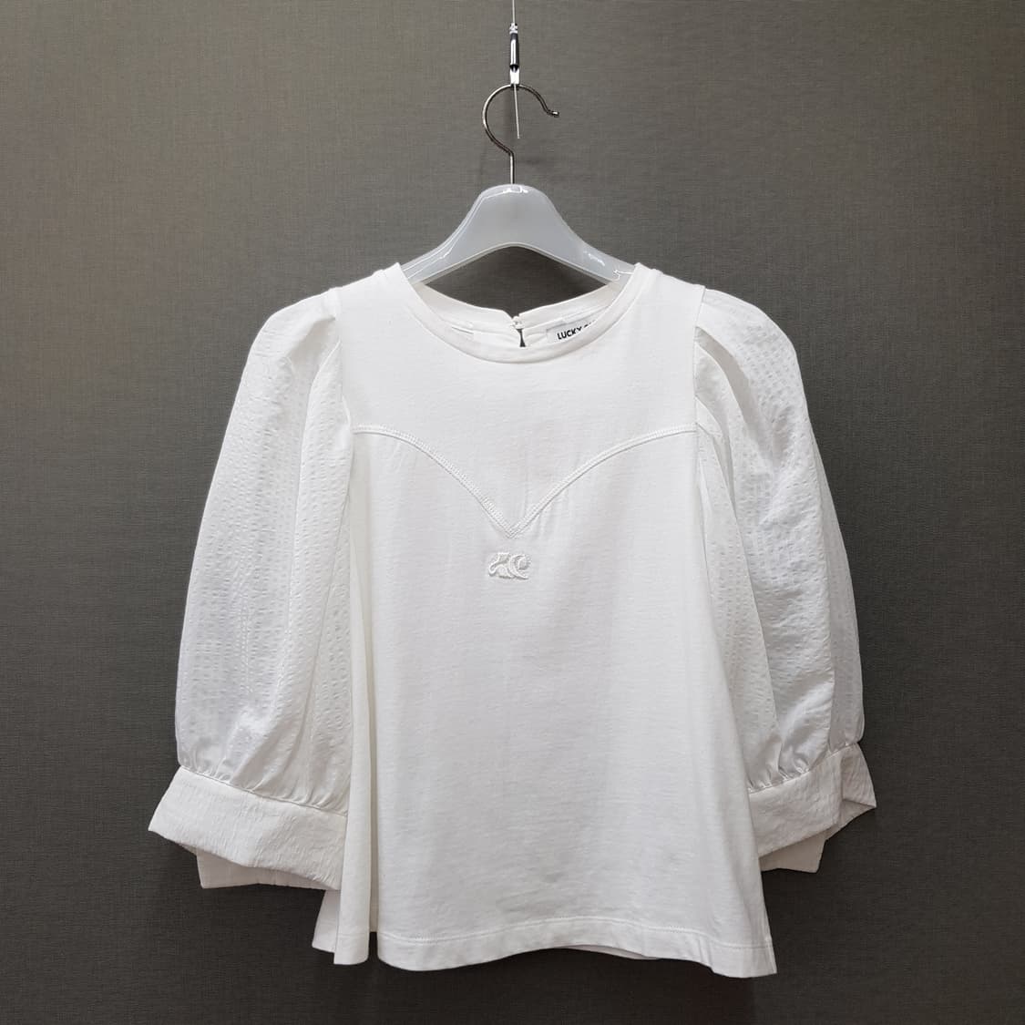 럭키슈에뜨 2023 우븐 패치 티셔츠 36사이즈 상품이미지2