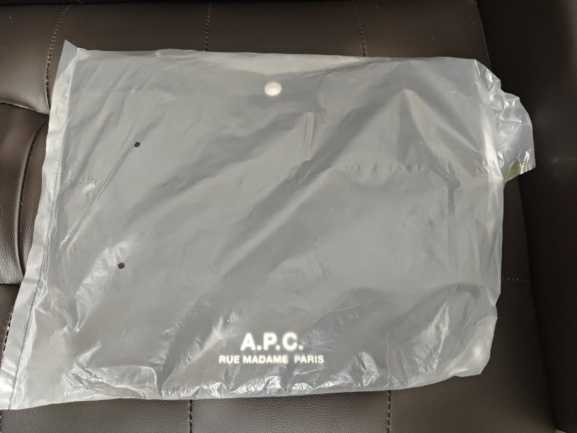 (새상품60%할인)APC 아페쎄 정품 남녀공용 저널 숄더백 블랙 상품이미지7