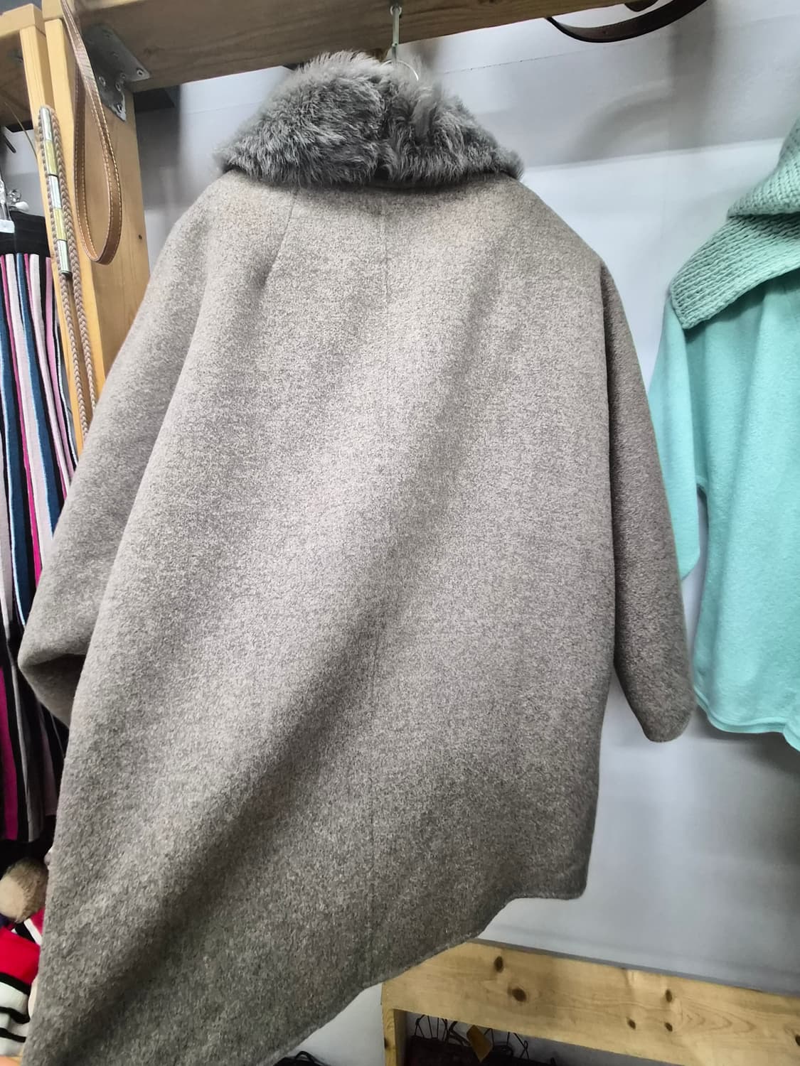 벨라디터치 캐시미어  무스탕 하프 코트 상품이미지5