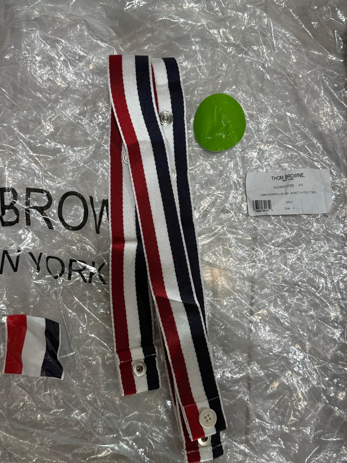 [당일출고,4사이즈] 톰브라운 사선완장 트윌 다운 패딩 상품이미지8