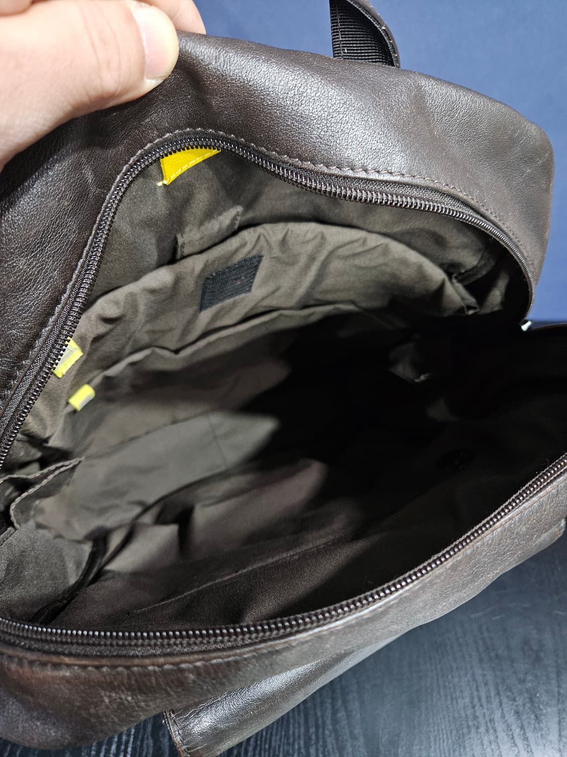 만다리나덕 브라운컬러 가죽 백팩  상품이미지9