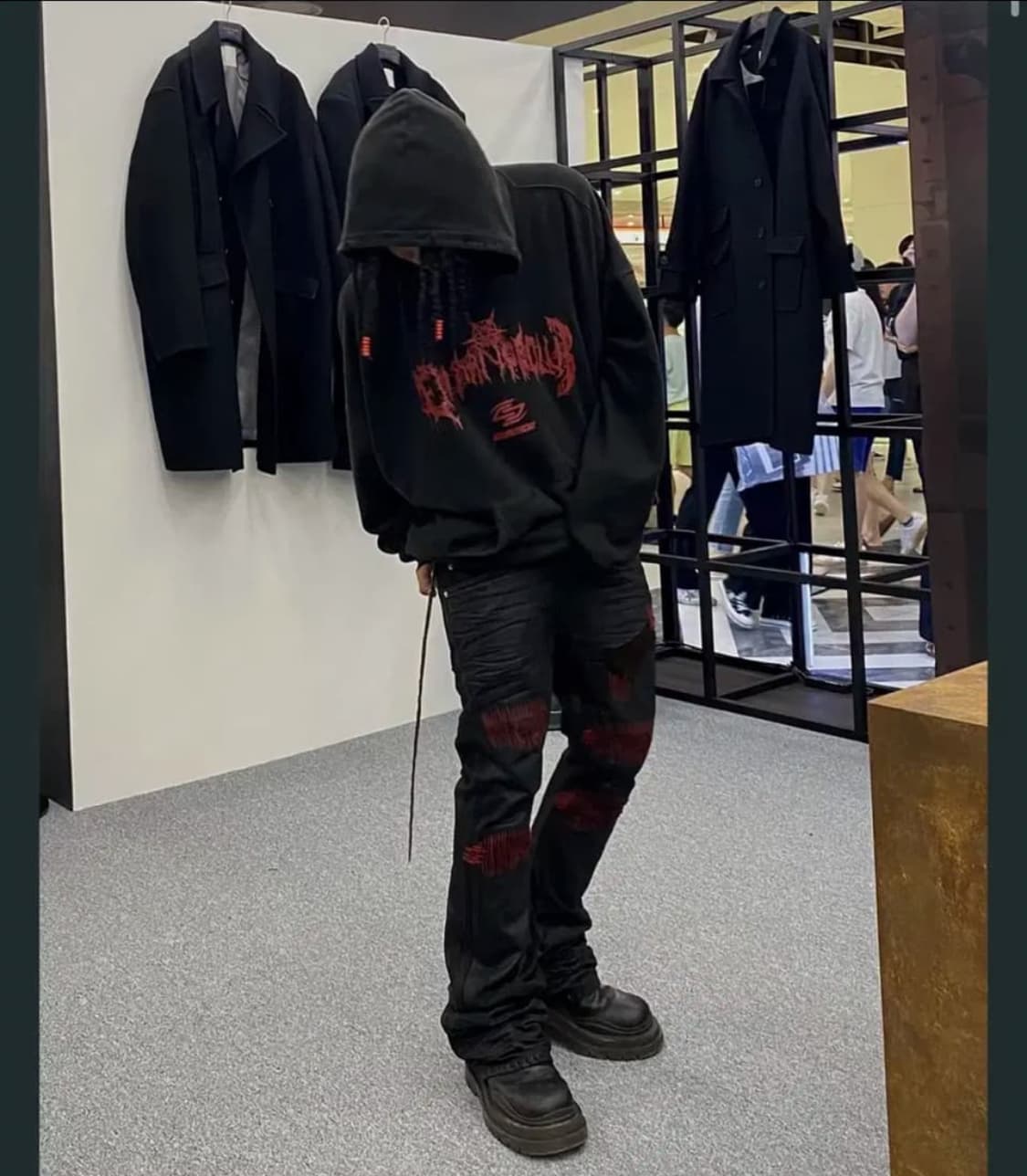 에모스탠스클럽 x 언더마이카
에문플레어진 상품이미지2