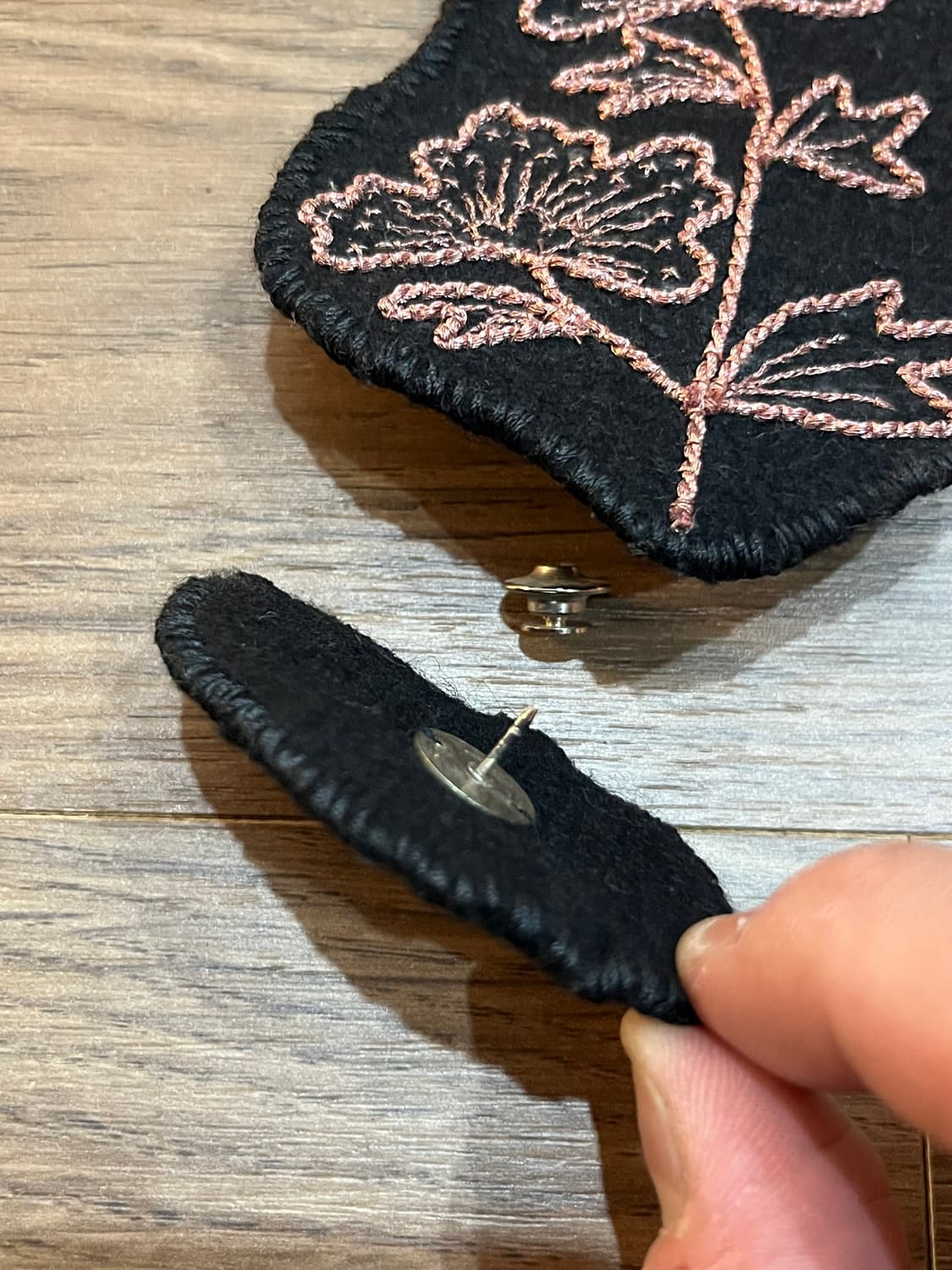 [새상품] 앤드뮬미스터 자수 브로치 상품이미지3