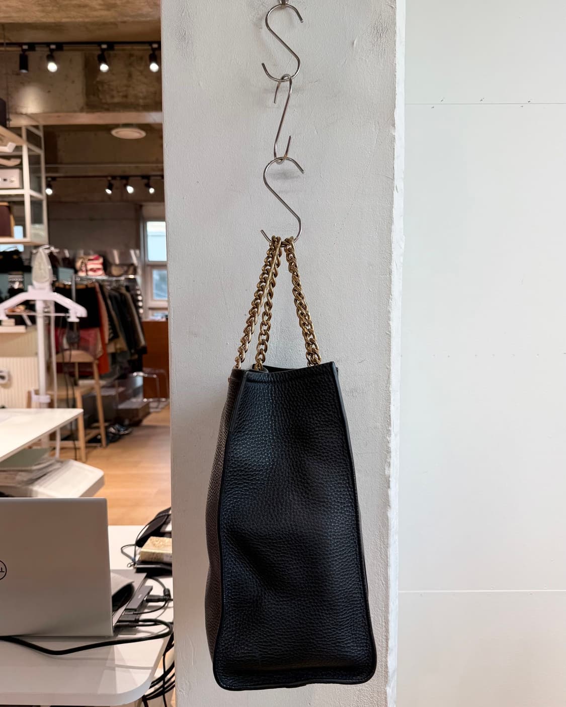 프라다 비텔로 다이노 레더 체인 토트백 상품이미지4