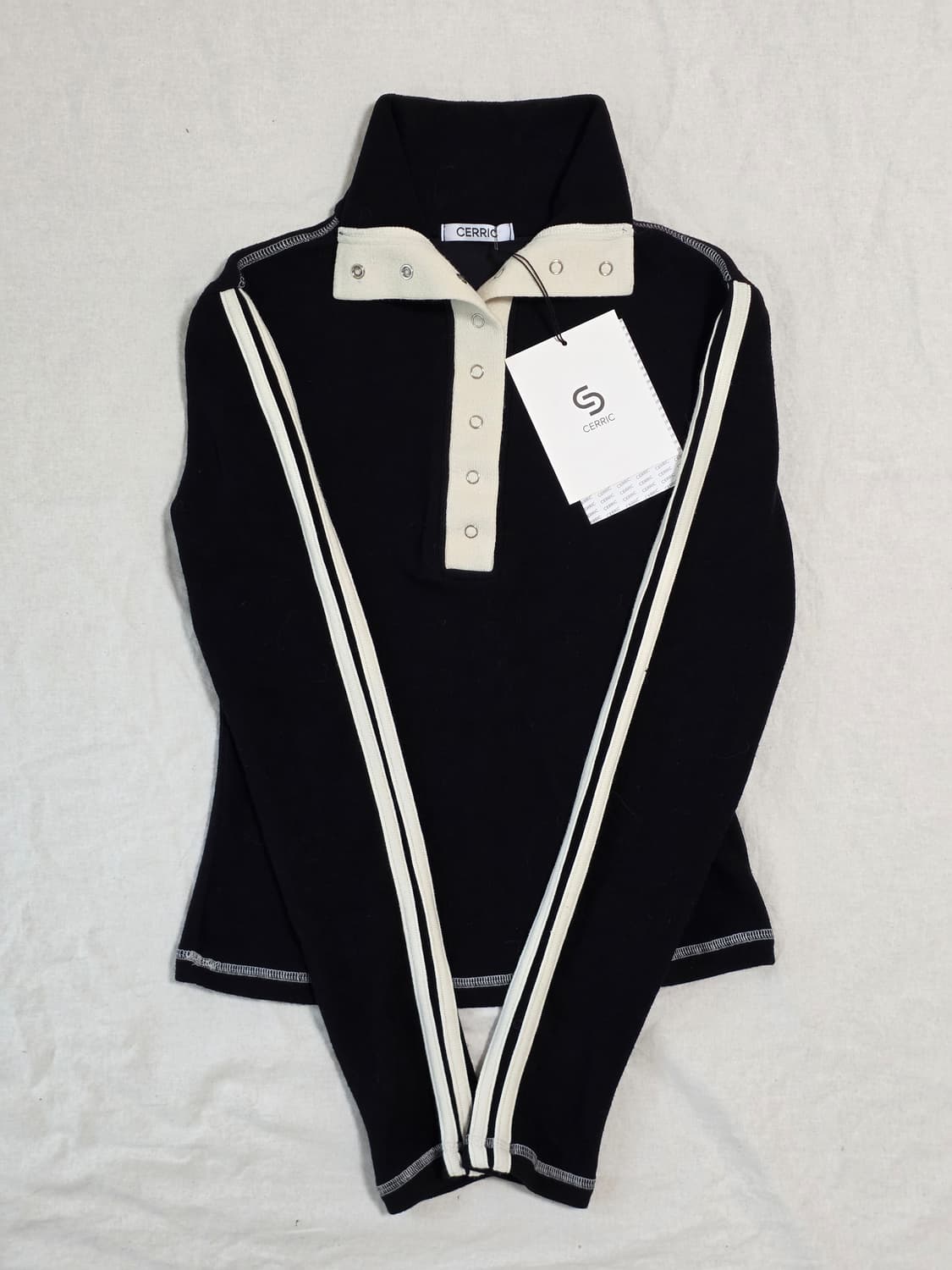 CERRIC 세릭 라인 하이넥 버튼 니트 탑 상품이미지3