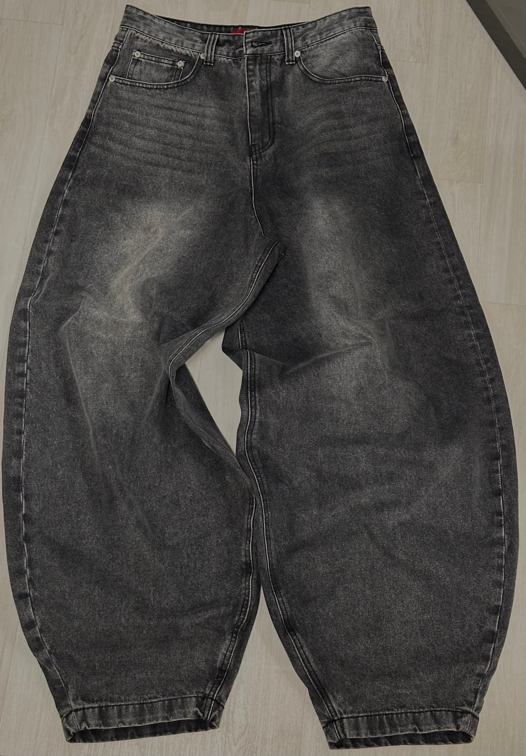 기철 BALLOON FIT DENIM PANTS (WASHED GREY) 상품이미지2