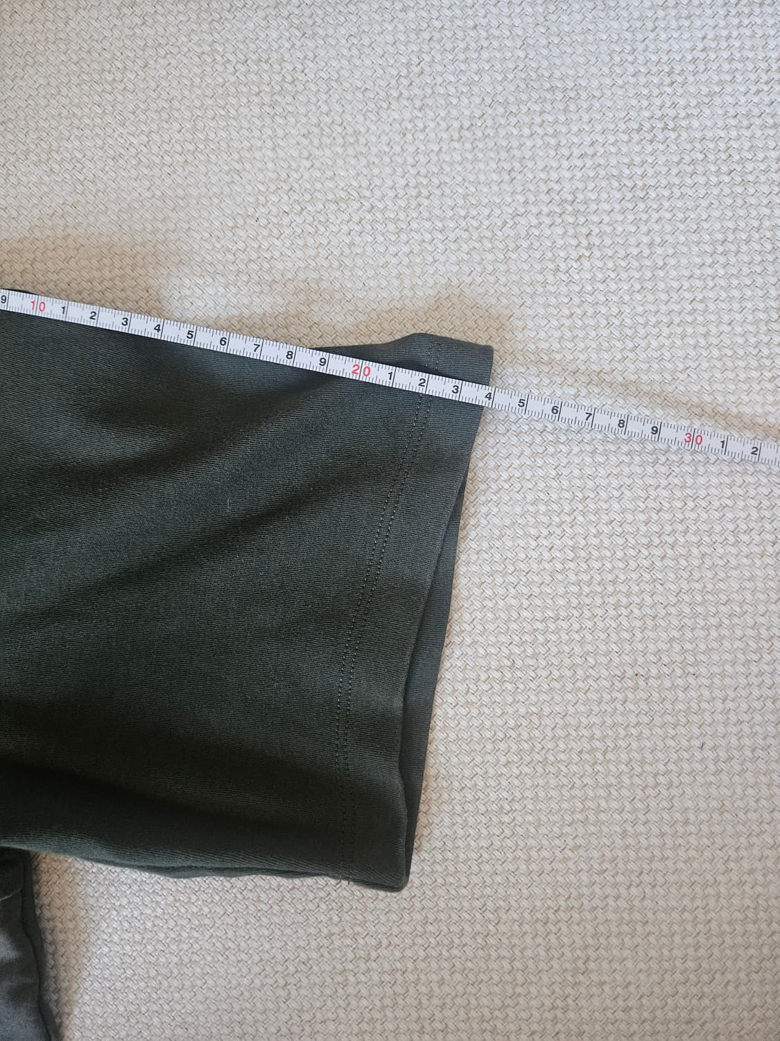 코스(COS) 지퍼포켓 티셔츠 딥카키 상품이미지7