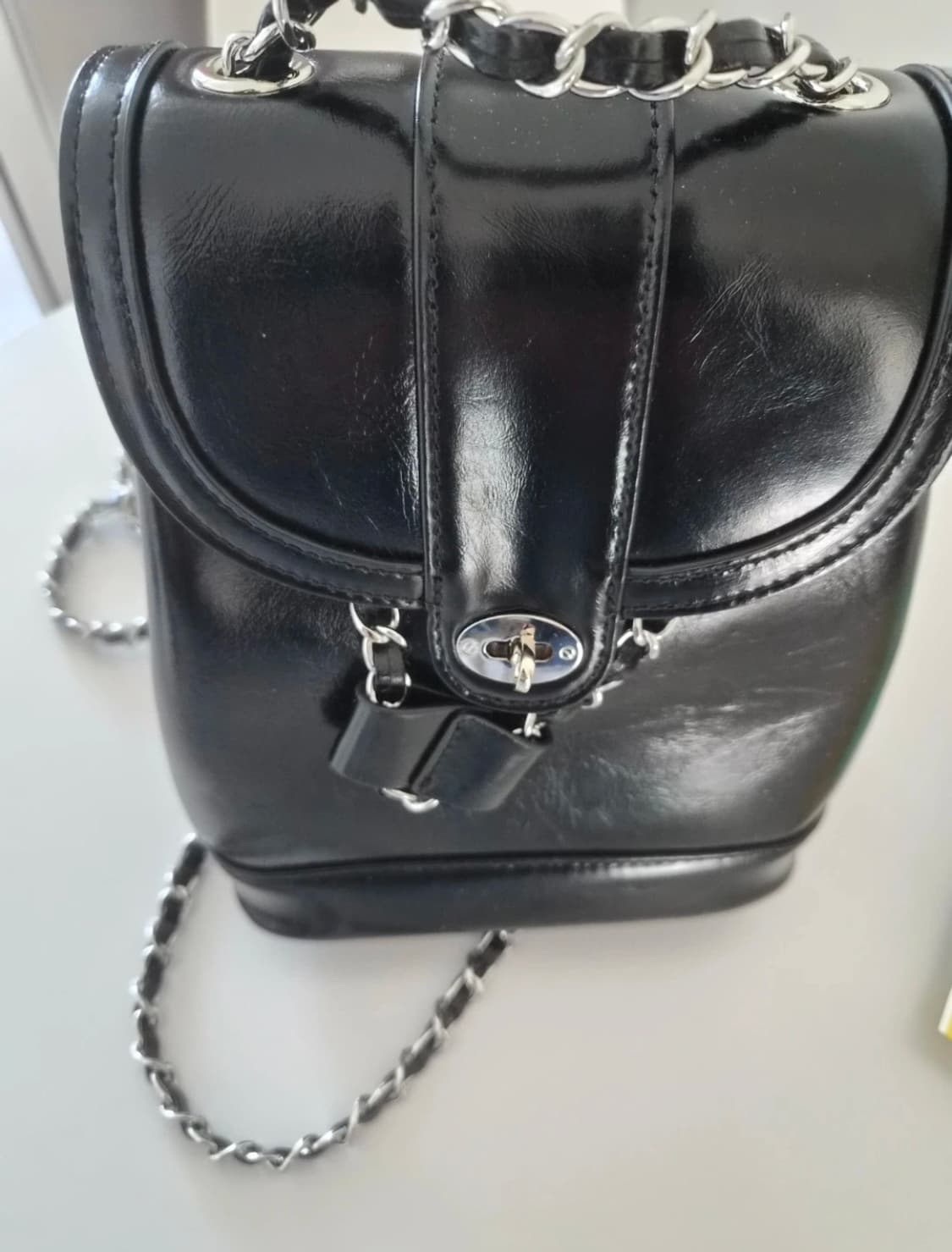 새상품) 카디널레드 하우아백 블랙 은장 체인 백팩 상품이미지2