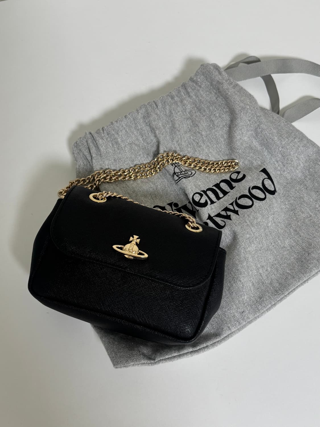 (당일발송, 새상품) 비비안웨스트우드 로고 사피아노 체인 크로스백 블랙 상품이미지1