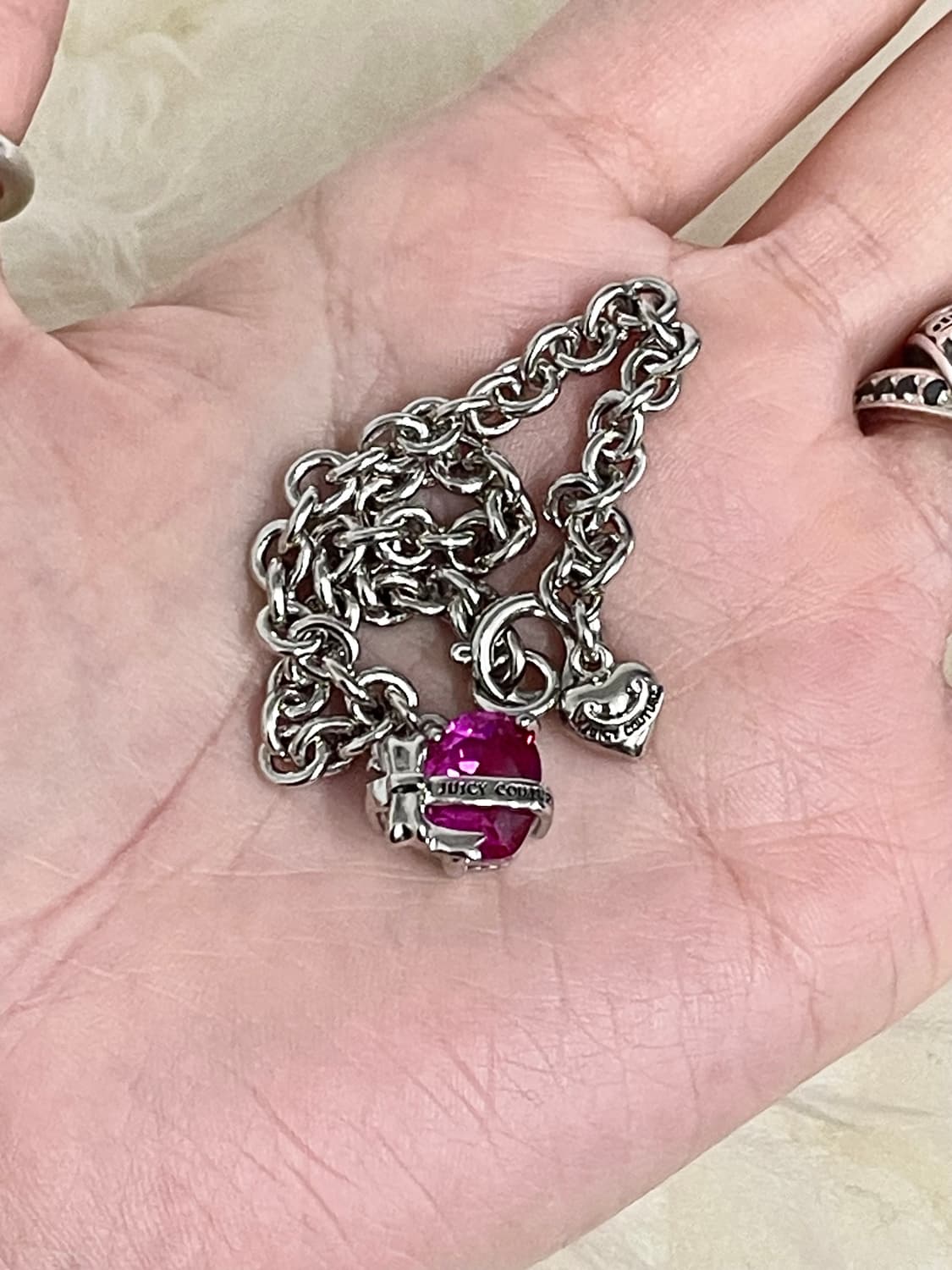 쥬시꾸뛰르 하트 로고 참 팔찌 상품이미지1