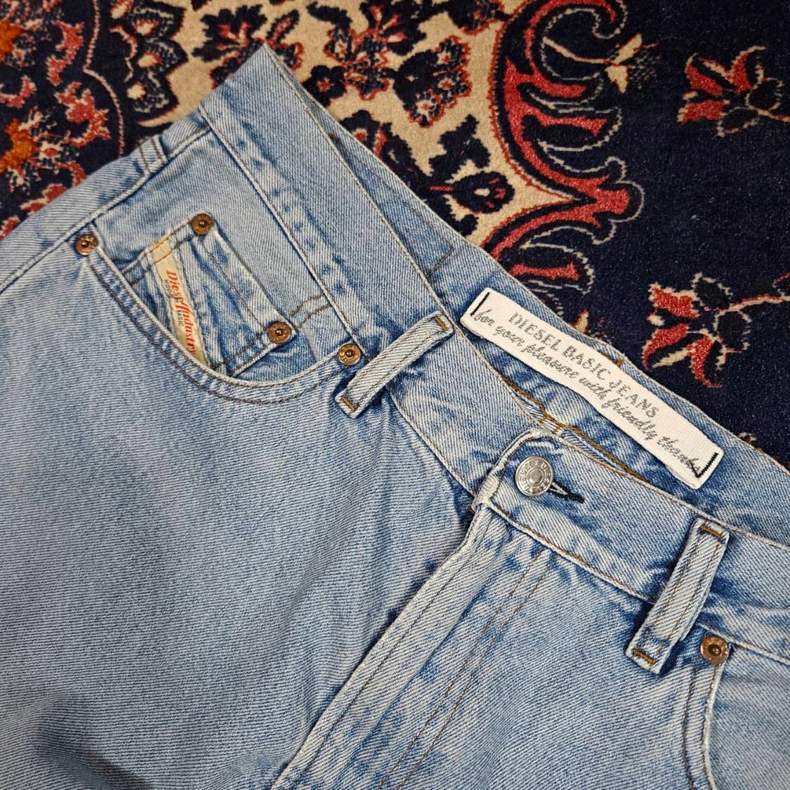 디젤(DIESEL) 빈티지 베이직 데님 팬츠
34 size 상품이미지3