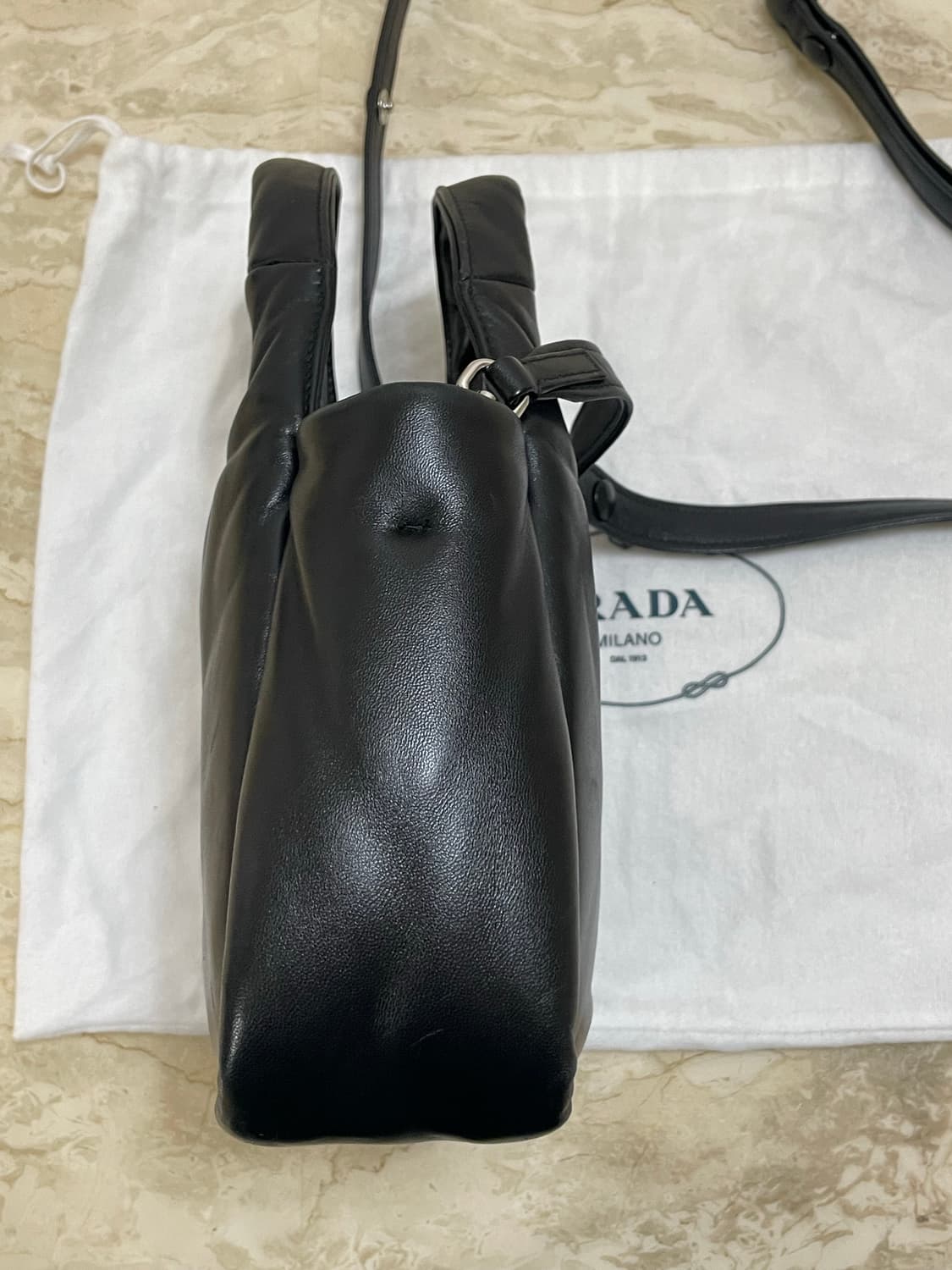 프라다 소프트 나파가죽 스몰 패딩백 상품이미지5