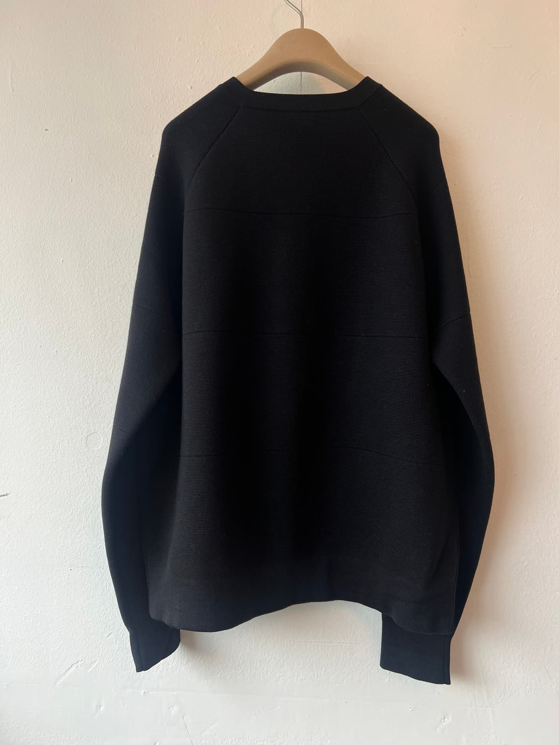 띠어리 남성 블랙 라운드니트 울니트 상품이미지3