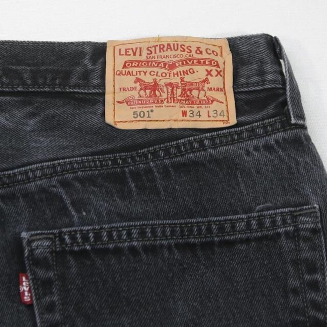 (착용컷) 리바이스 501 흑청 (남성용 31-32) 상품이미지9