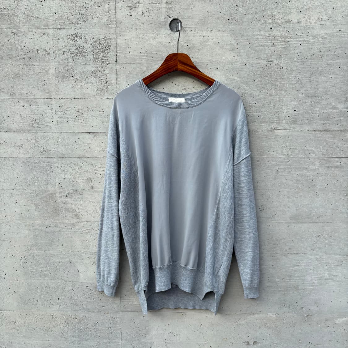 DKNY 그레이 스플릿 햄라인 니트 스웨터 상품이미지1