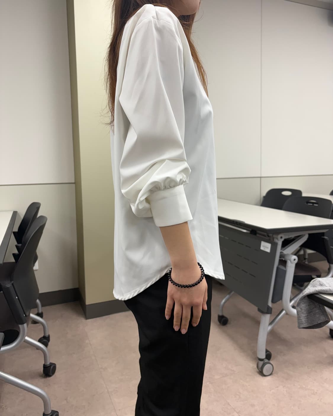 bibyseob  white draped shirring blouse 상품이미지2