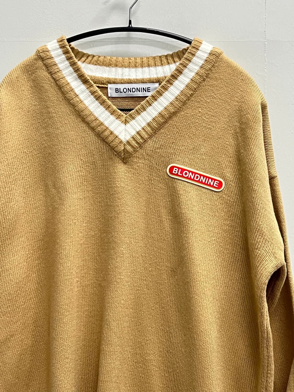 (M) 블론드나인 브이넥 니트 베이지 상품이미지3