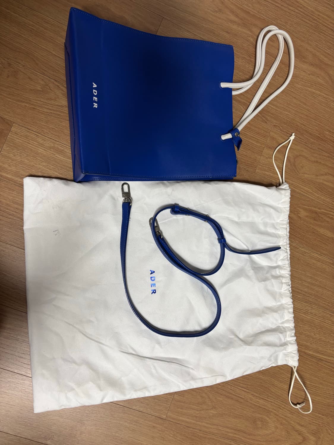 아더에러 쇼퍼백 초판 상품이미지1