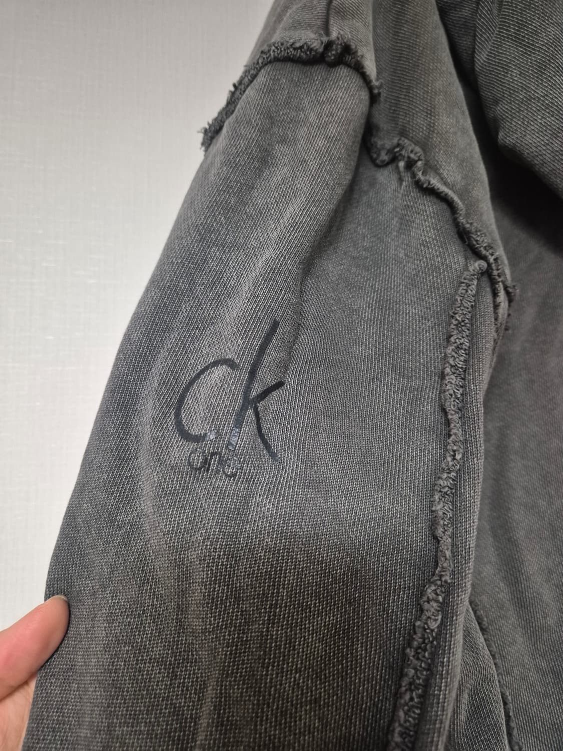 캐빈클라인 사선 데미지 워싱 후드집업 상품이미지7