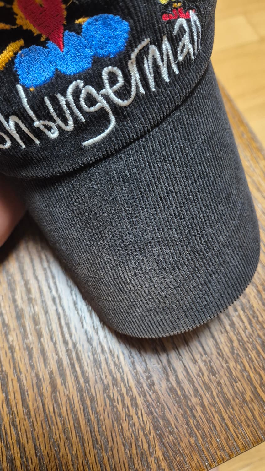 더뮤지엄비지터 존버거맨 모자 상품이미지3