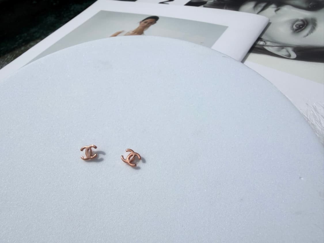샤넬 미니 로고 이어링 골드 상품이미지2