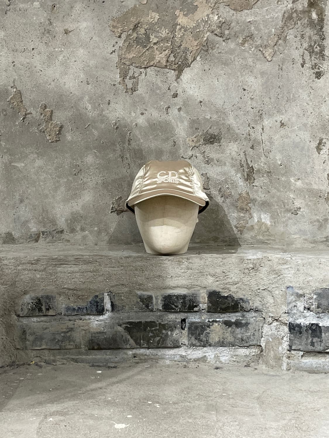 크리스찬 디올 스포츠 골든 로고 볼캡 상품이미지2