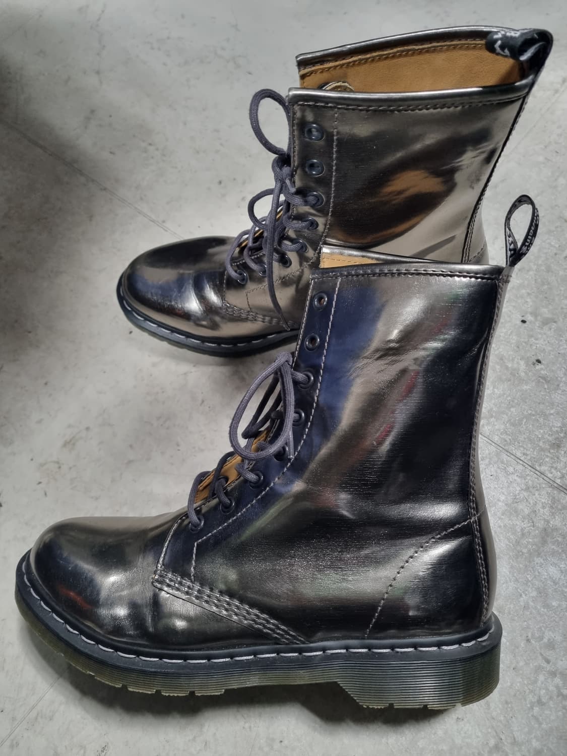 닥터마틴 라프시몬스 8홀 워커 상품이미지2