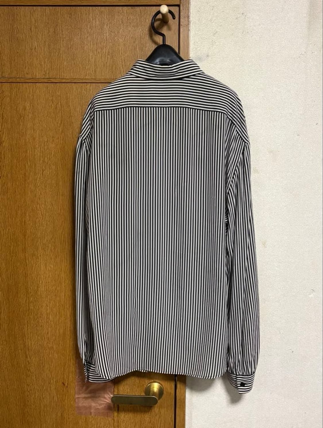 [BTS 지민님 착용] 생로랑 22ss 크레페 스트라이프 실크 셔츠 상품이미지7